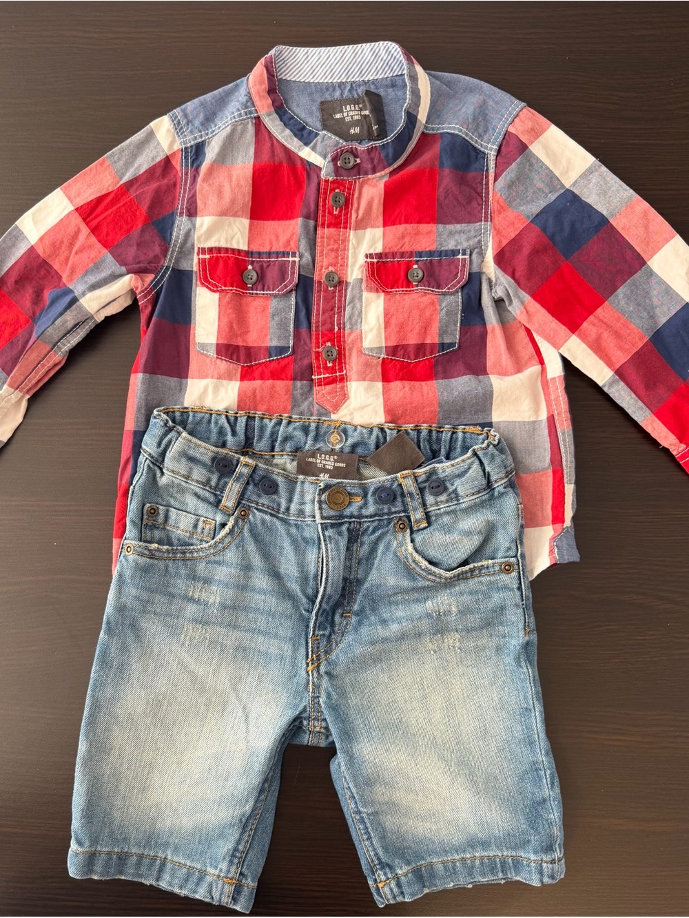 H&M Red, Blue & White Plaid Button-Down Shirt with Denim Shorts